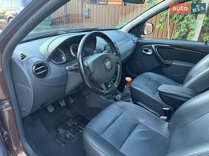 Позашляховик / Кросовер Dacia Duster 2011 в Охтирці