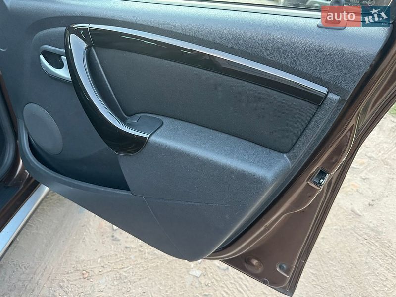 Позашляховик / Кросовер Dacia Duster 2011 в Охтирці