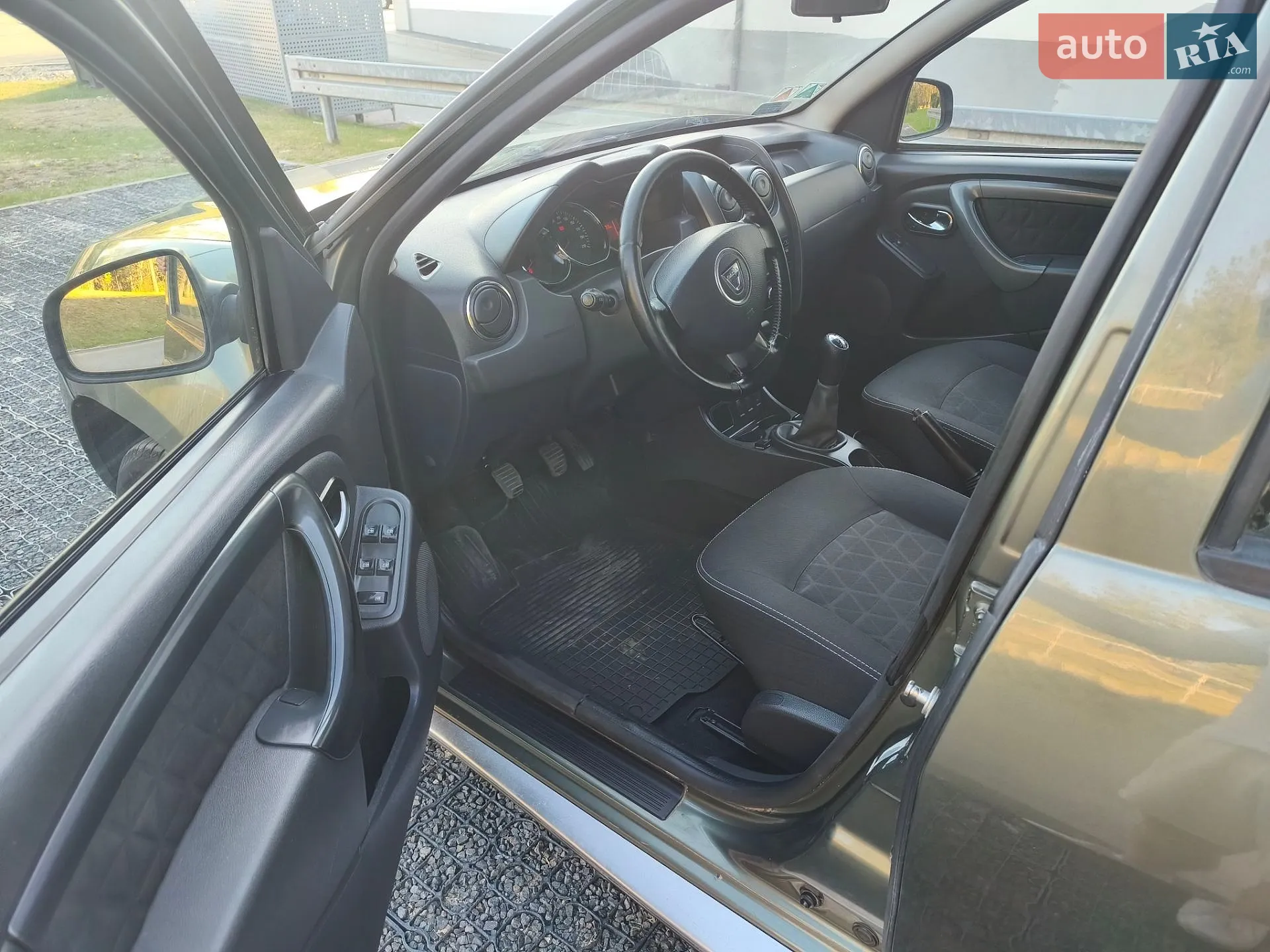 2015 Dacia Duster - мініатюра 8
