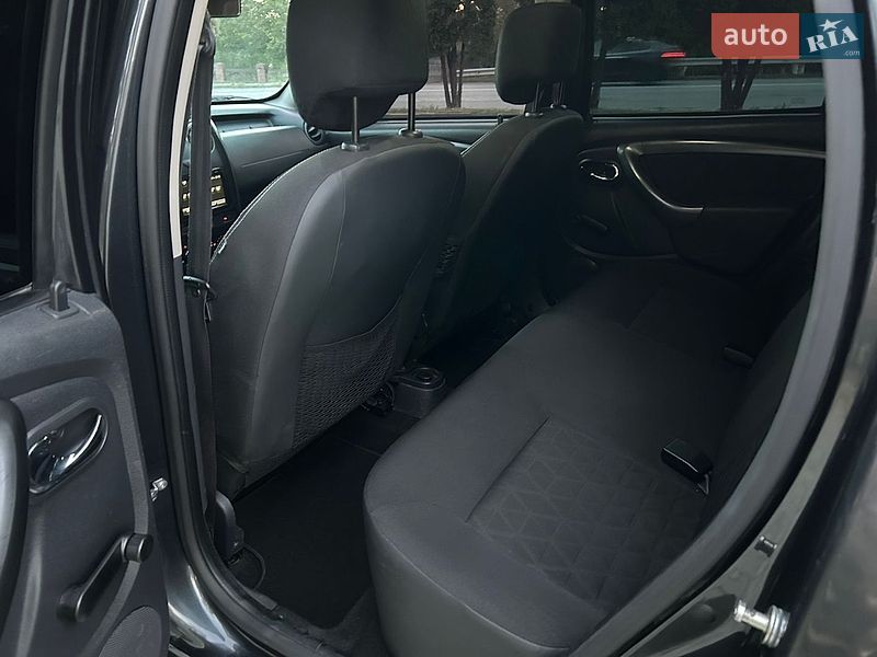 Позашляховик / Кросовер Dacia Duster 2014 в Дубні