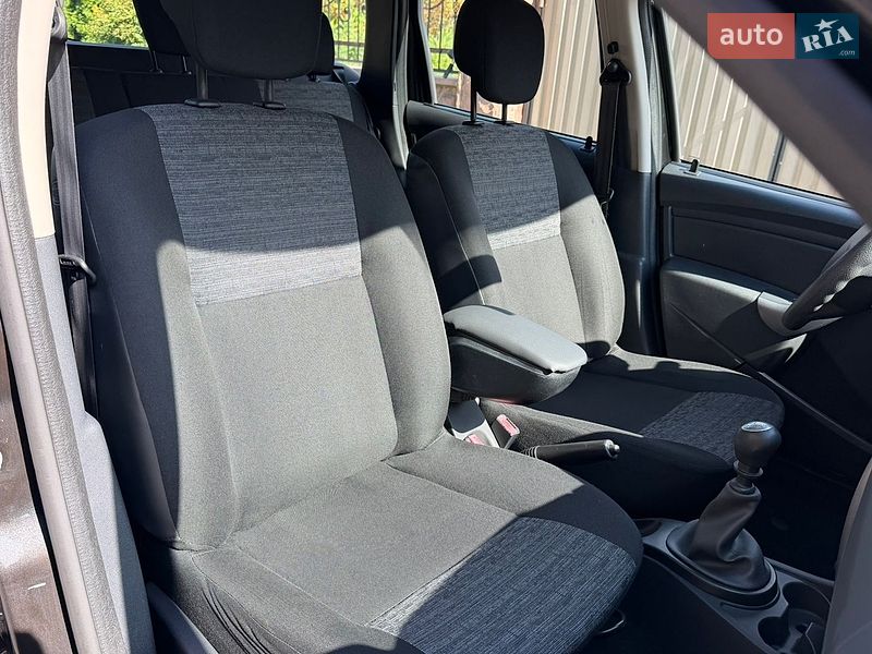 Позашляховик / Кросовер Dacia Duster 2013 в Тернополі