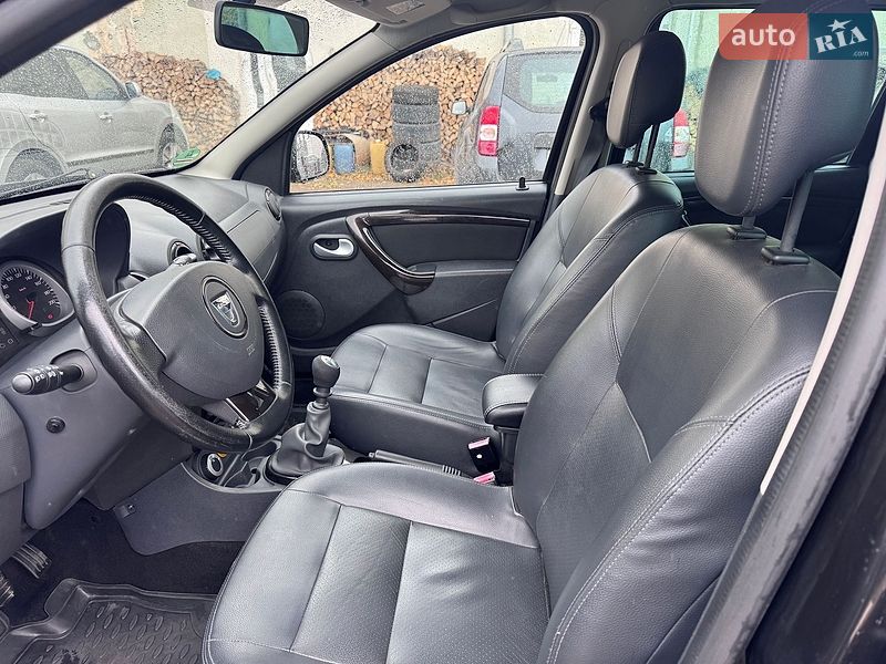 Позашляховик / Кросовер Dacia Duster 2010 в Стрию