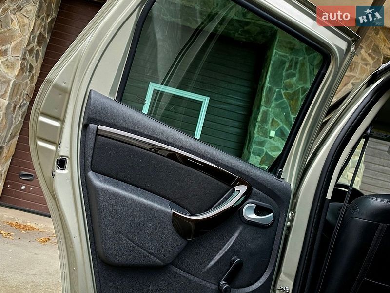 Позашляховик / Кросовер Dacia Duster 2011 в Луцьку