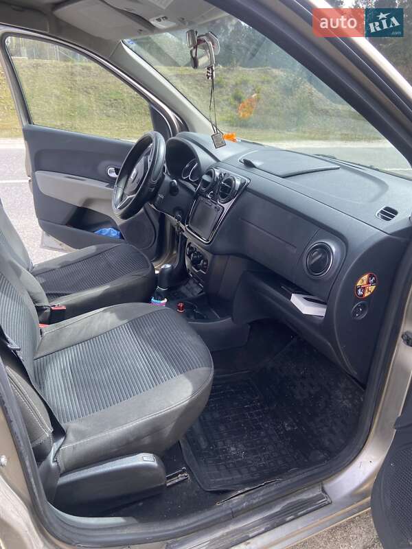 Мінівен Dacia Lodgy 2012 в Львові