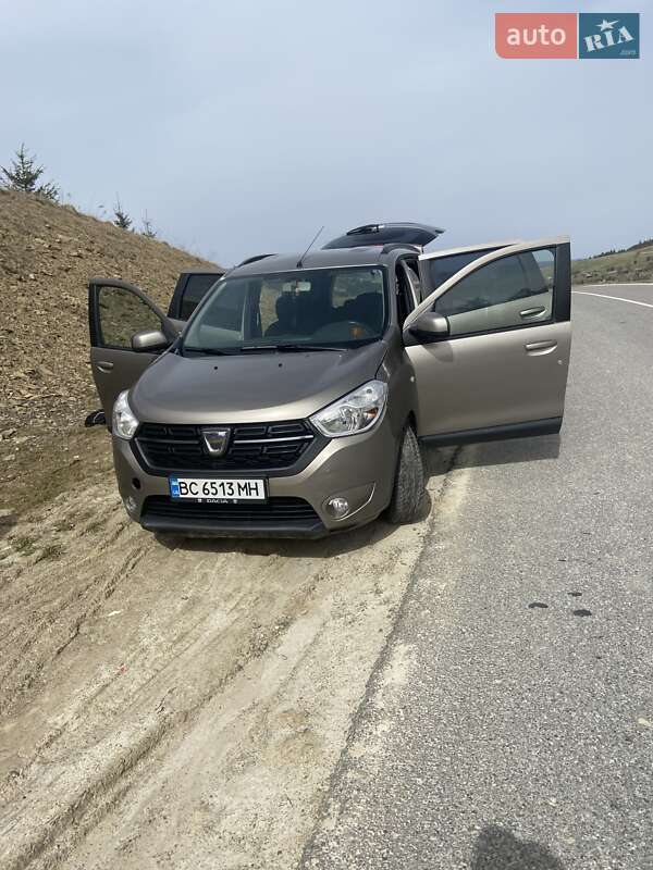 Мінівен Dacia Lodgy 2012 в Львові