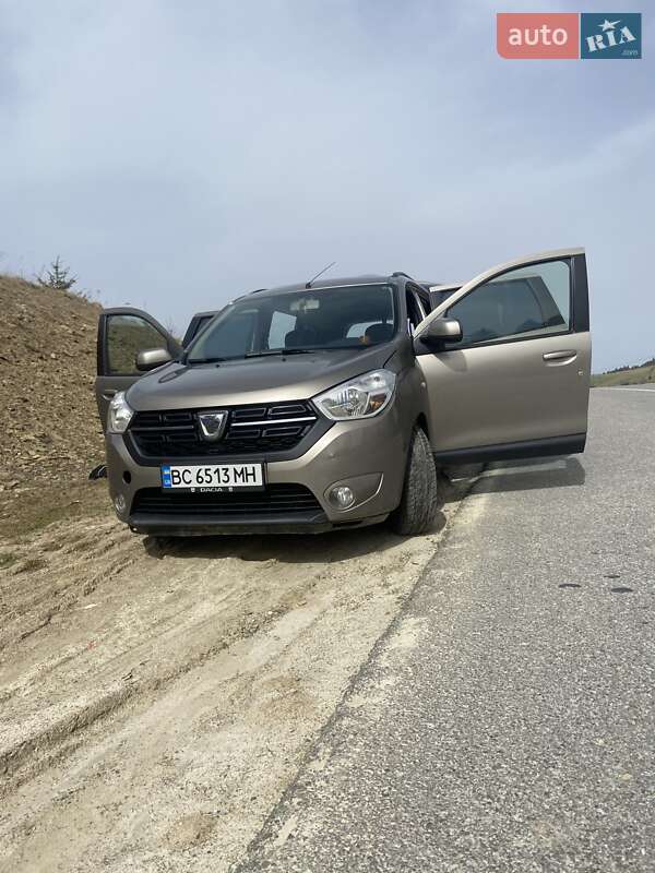 Мінівен Dacia Lodgy 2012 в Львові