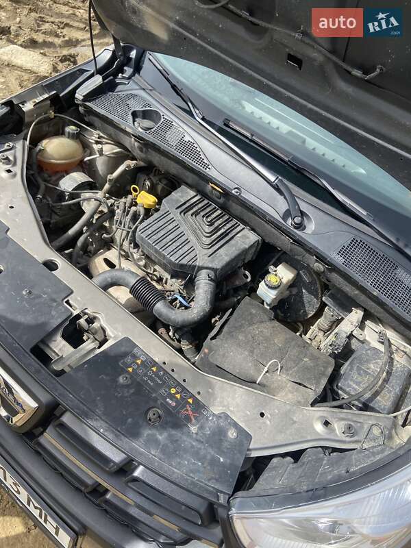 Мінівен Dacia Lodgy 2012 в Львові