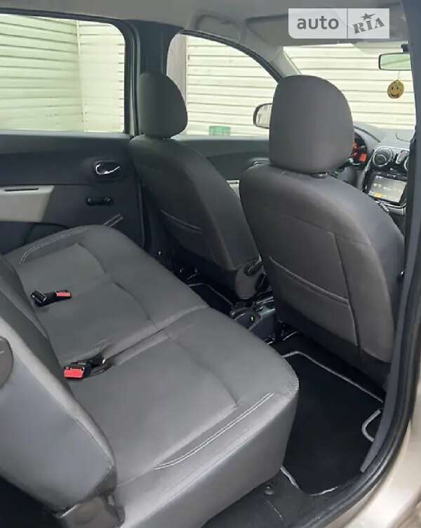 Мінівен Dacia Lodgy 2012 в Білогородці