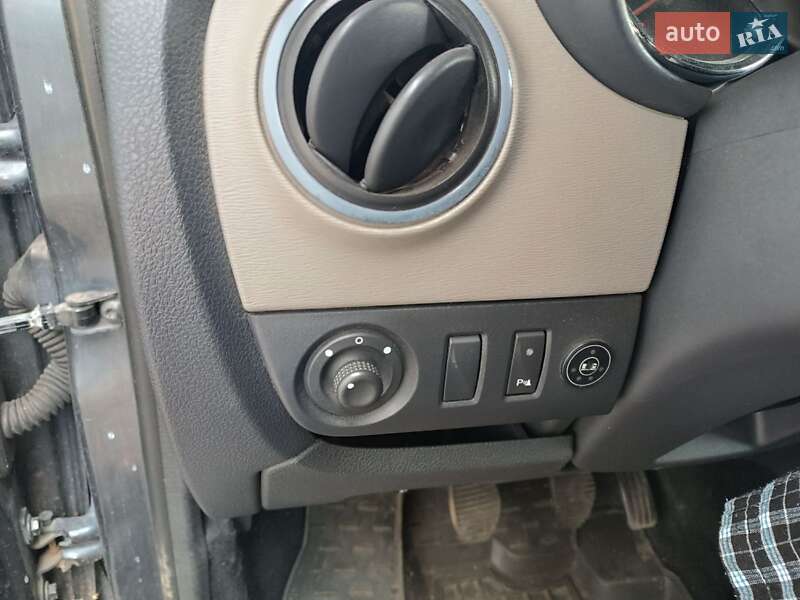 Минивэн Dacia Lodgy 2014 в Лозовой