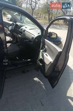 Минивэн Dacia Lodgy 2013 в 
