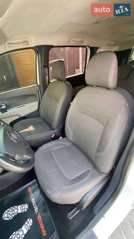 Мінівен Dacia Lodgy 2012 в Вінниці
