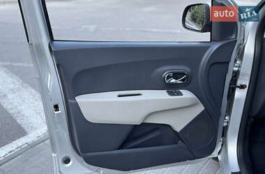 Минивэн Dacia Lodgy 2013 в 