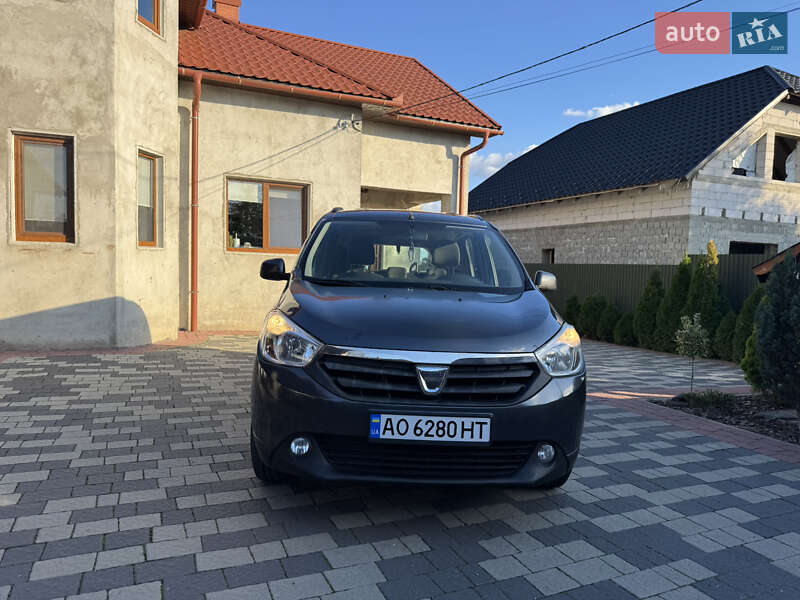 Минивэн Dacia Lodgy 2013 в Мукачево