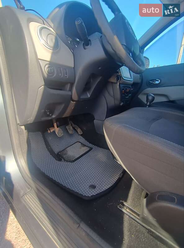 Минивэн Dacia Lodgy 2013 в Житомире фото 4 Минивэн Dacia Lodgy 2013 в Житомире