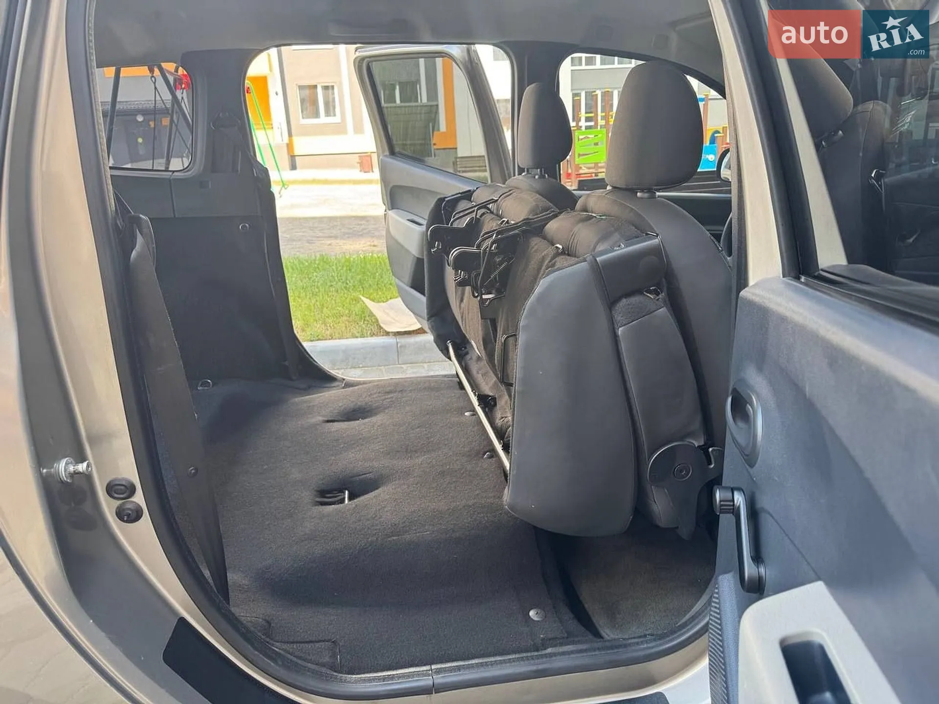 2012 Dacia Lodgy - мініатюра 19