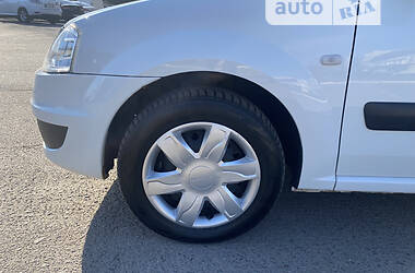 Універсал Dacia Logan MCV 2009 в 