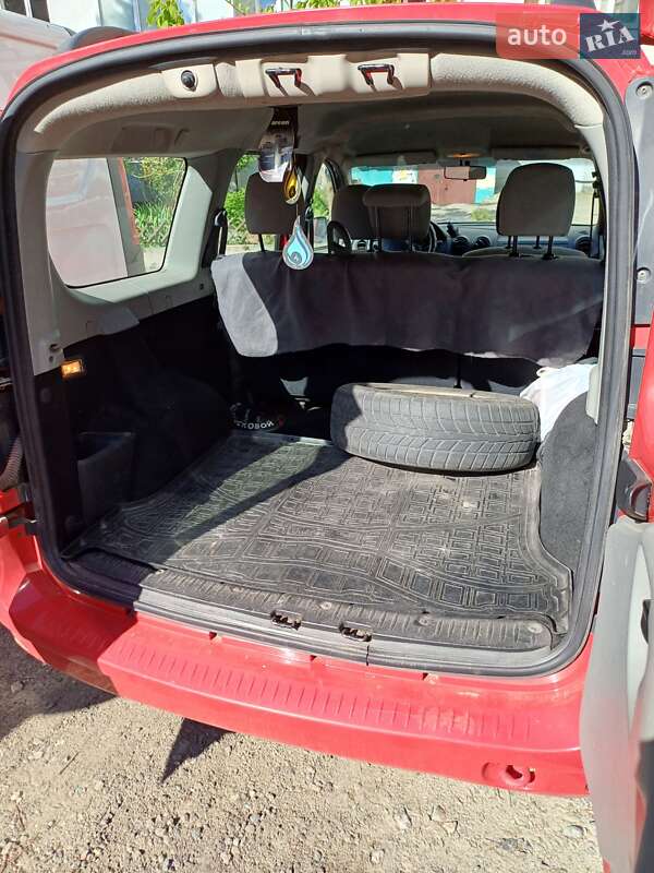 Універсал Dacia Logan MCV 2011 в Дніпрі фото 6 Універсал Dacia Logan MCV 2011 в Дніпрі