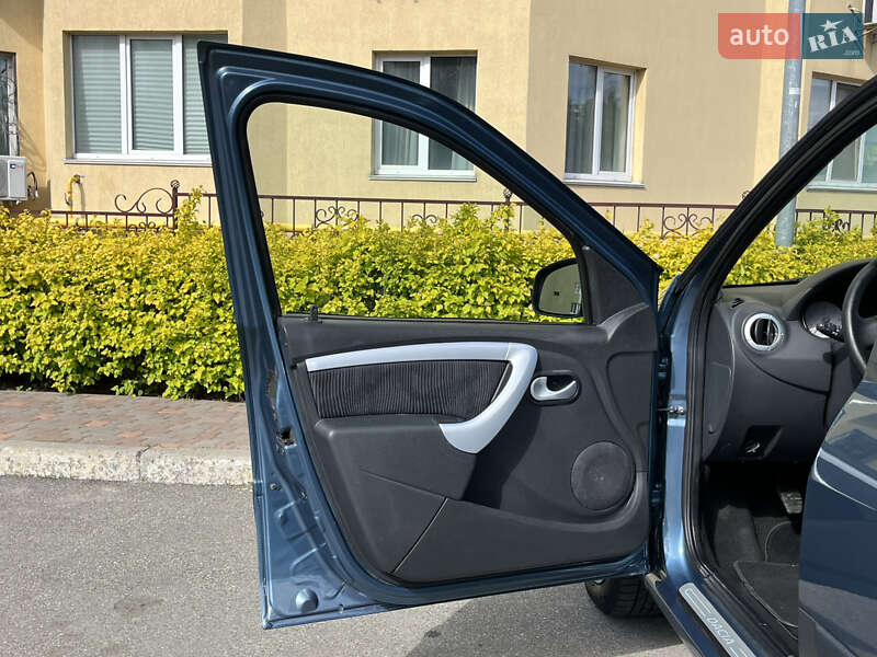 Универсал Dacia Logan MCV 2009 в Киеве