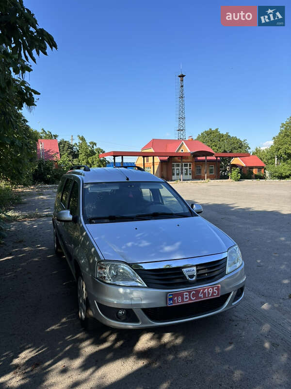 Универсал Dacia Logan MCV 2009 в Хороле