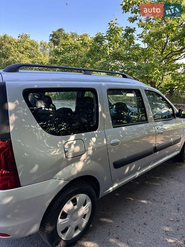 Универсал Dacia Logan MCV 2009 в Хороле
