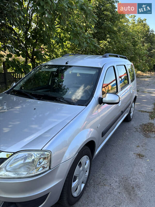 Универсал Dacia Logan MCV 2009 в Хороле