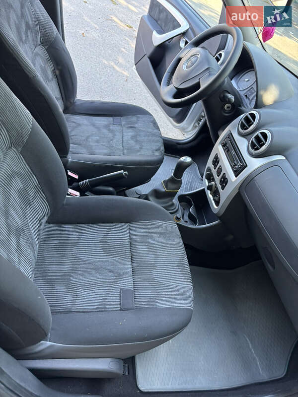 Универсал Dacia Logan MCV 2009 в Хороле