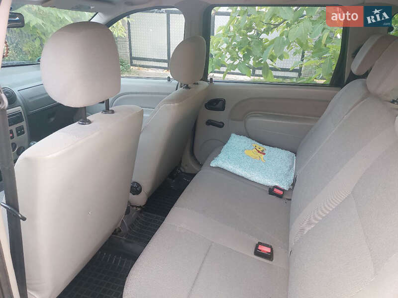 Универсал Dacia Logan MCV 2010 в Черновцах