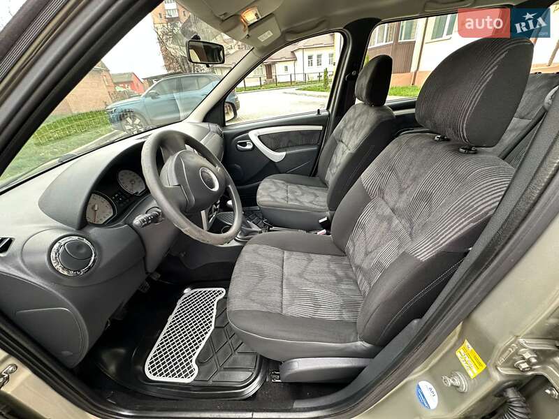 Универсал Dacia Logan MCV 2009 в Ромнах фото 16 Универсал Dacia Logan MCV 2009 в Ромнах