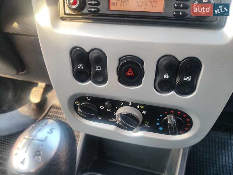 Універсал Dacia Logan MCV 2011 в Миргороді