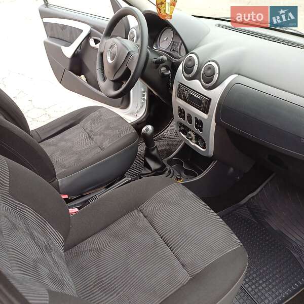 Универсал Dacia Logan MCV 2009 в Марганце