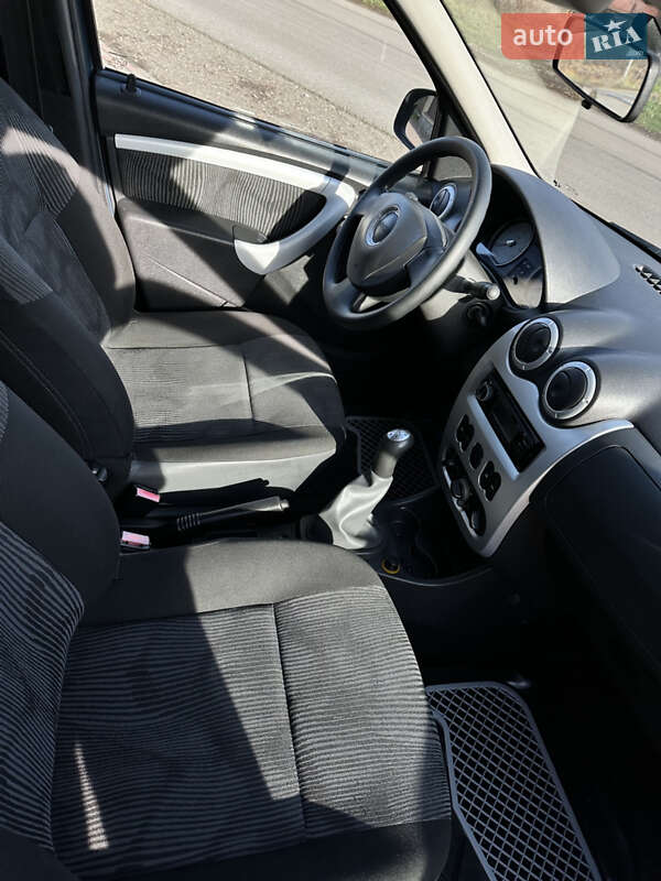 Универсал Dacia Logan MCV 2010 в Ромнах