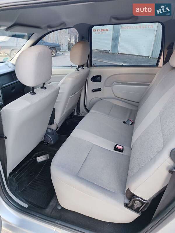 Универсал Dacia Logan MCV 2010 в Глухове фото 37 Универсал Dacia Logan MCV 2010 в Глухове