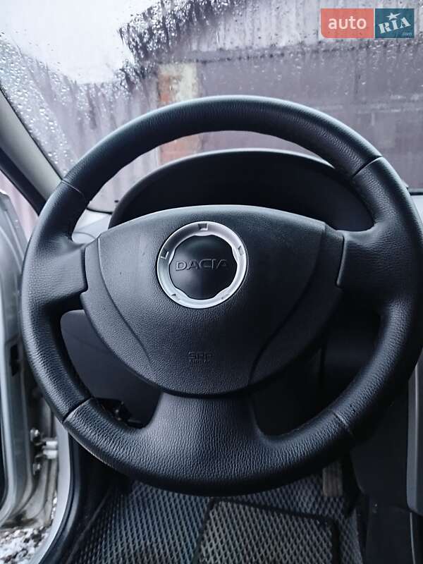 Универсал Dacia Logan MCV 2011 в Путивле