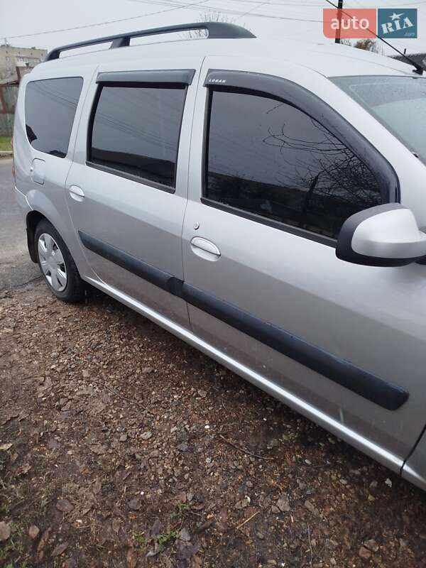 Универсал Dacia Logan MCV 2011 в Путивле