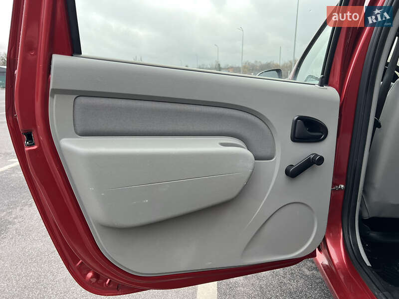 Універсал Dacia Logan MCV 2012 в Вінниці