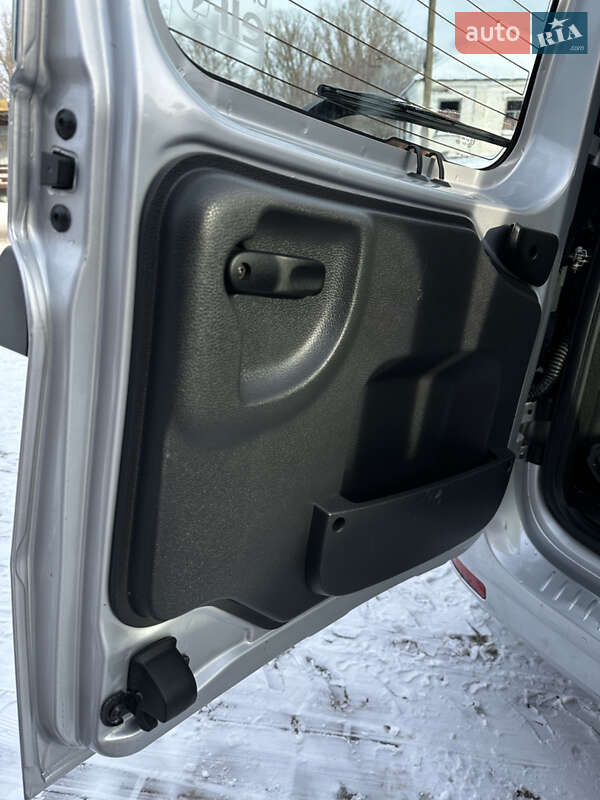 Універсал Dacia Logan MCV 2009 в Ромнах фото 32 Універсал Dacia Logan MCV 2009 в Ромнах