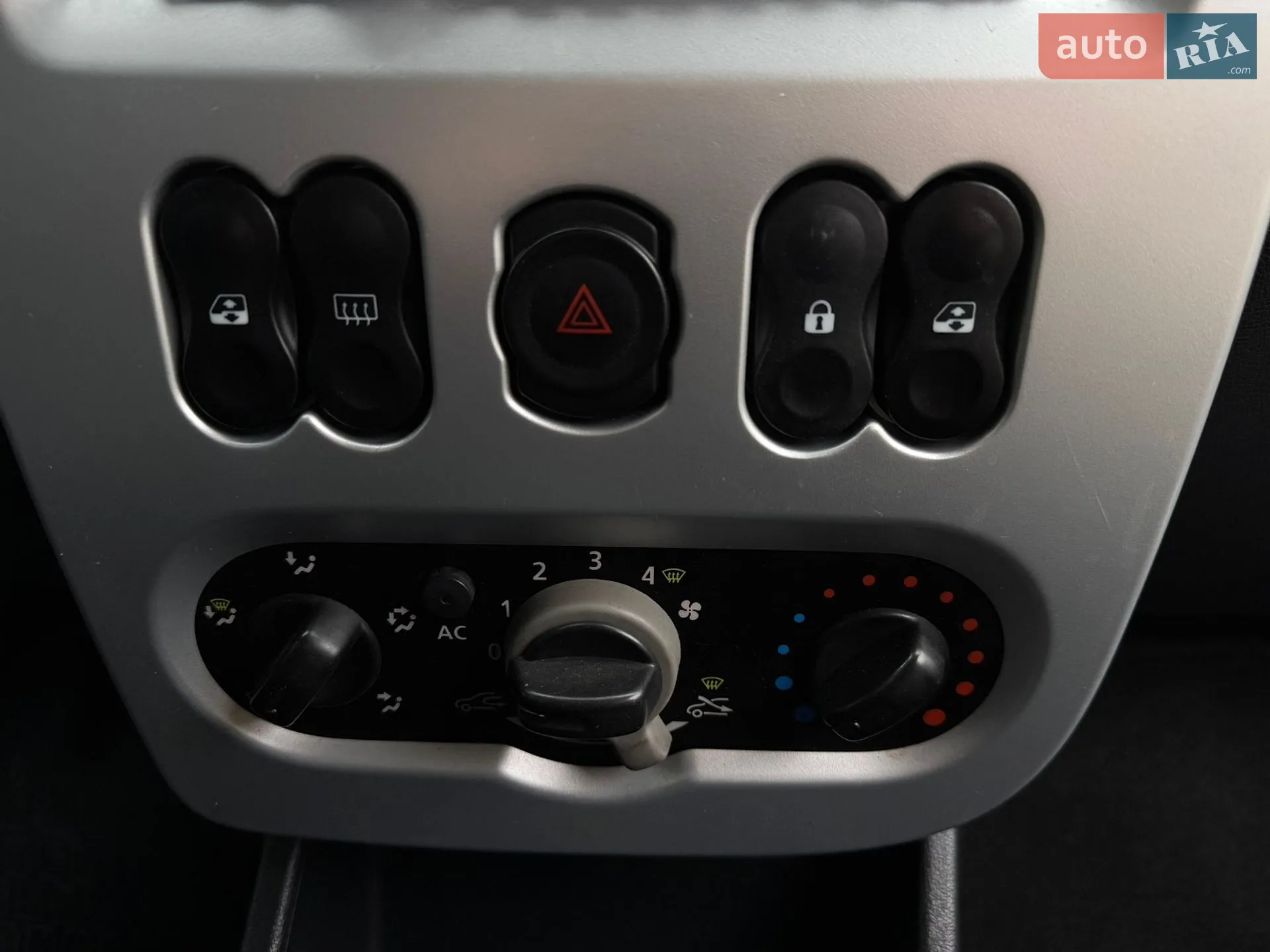 2012 Dacia Logan - мініатюра 28