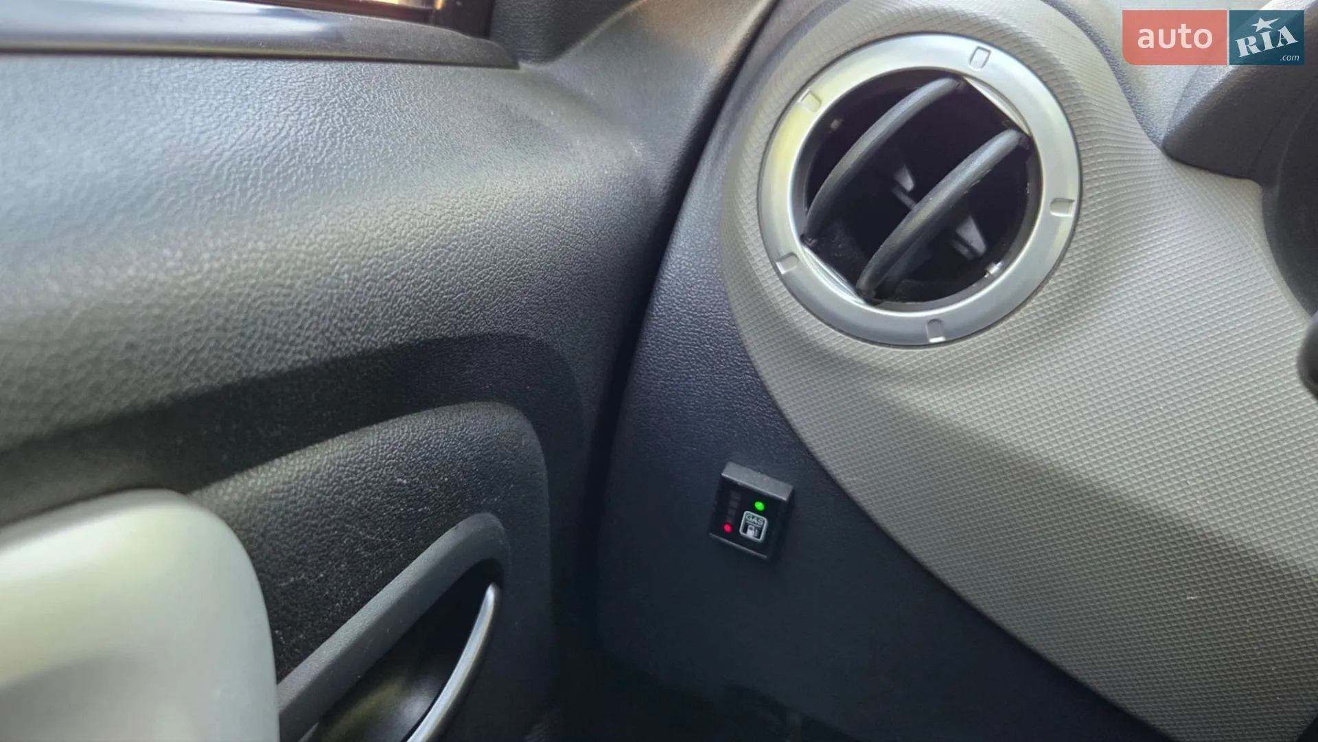 2012 Dacia Logan - мініатюра 27
