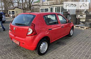Хетчбек Dacia Logan 2010 в 