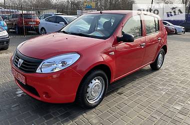Хетчбек Dacia Logan 2010 в 