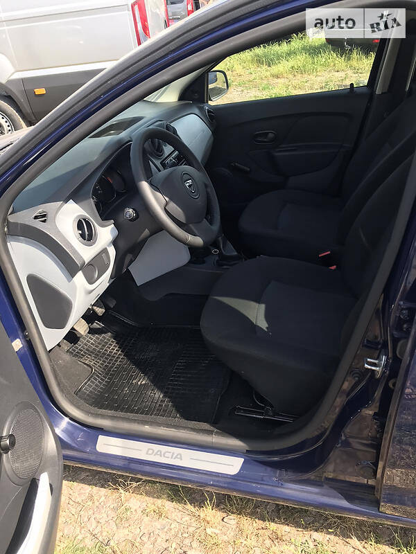 Седан Dacia Logan 2013 в Чернівцях