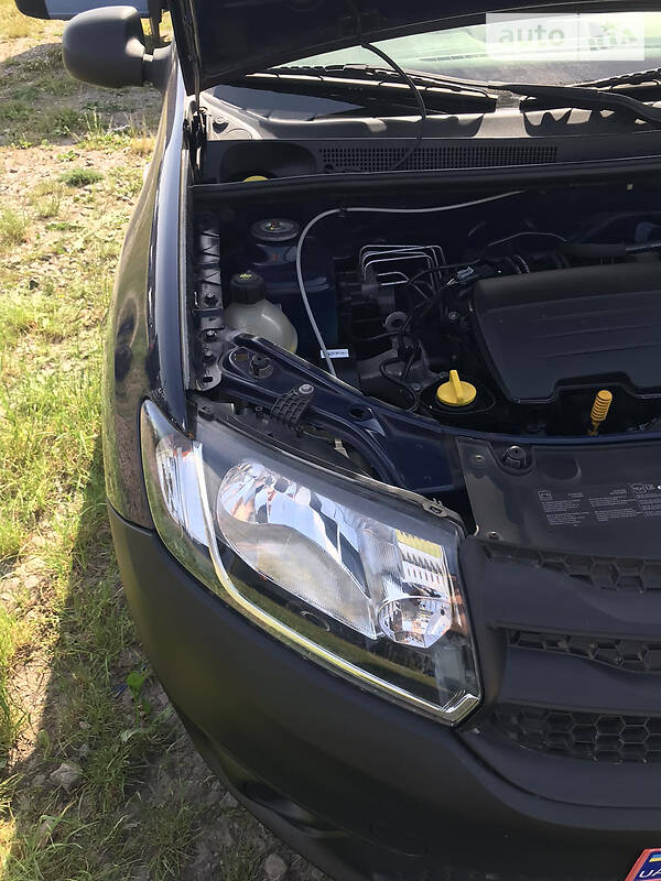 Седан Dacia Logan 2013 в Чернівцях
