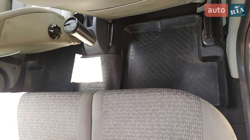 Минивэн Dacia Logan 2007 в Малой Виске