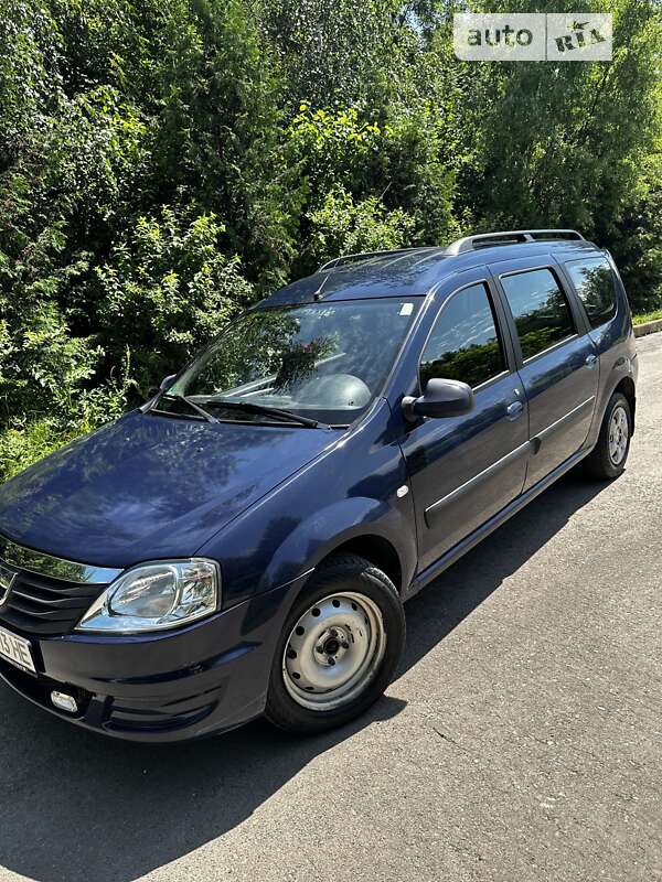 Седан Dacia Logan 2012 в 