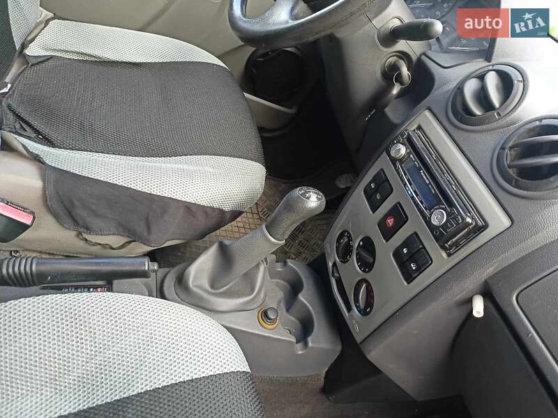 Седан Dacia Logan 2009 в Чернигове