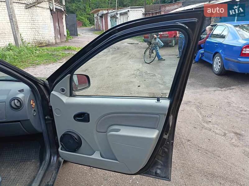 Седан Dacia Logan 2009 в Чернигове