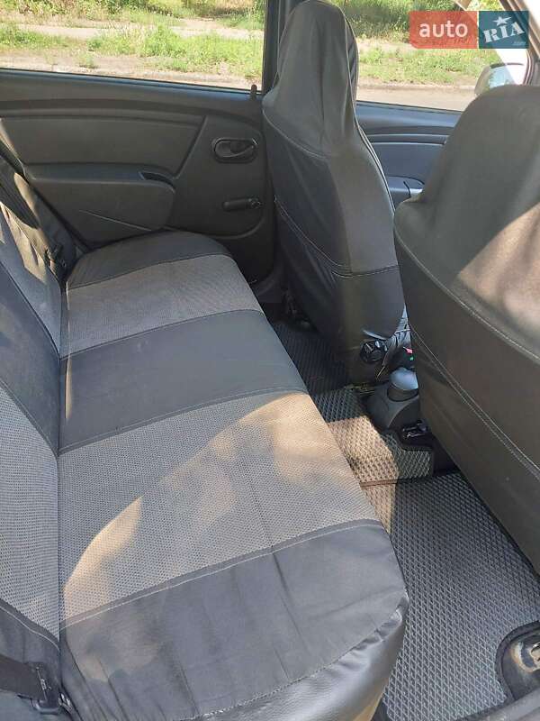 Седан Dacia Logan 2008 в Славянске
