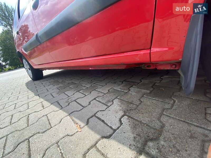 Седан Dacia Logan 2007 в Черновцах