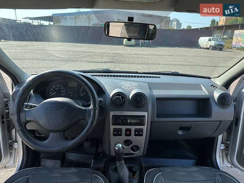 Седан Dacia Logan 2008 в Чорнобаї