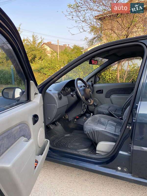 Седан Dacia Logan 2006 в Самборе